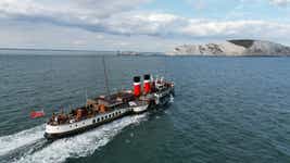 Paddle Steamer Waverley arrives at South Coast