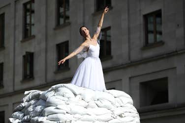 EDITORIAL USE ONLY Christine Shevchenko, a Ukrainian-American dancer from Odessa, performs on top of a sandbag art installation entitled ÔDefiant DancerÕ as a symbol of support towards Ukraine's enduring art and culture scene in Covent Garden, London. Picture date: Thursday September 8, 2022. PA Photo. In Ukraine, statues and cultural monuments are entombed in sandbags to ensure their survival against the missiles and bombs of war. The activity comes ahead of the United Ukrainian BalletÕs production of Giselle at the London Coliseum, with profits from ticket sales going to the DEC Ukraine Humanitarian Appeal and the United Ukrainian Ballet Foundation.