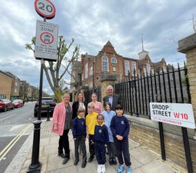 Cllr Paul Dimoldenberg and children & staff at Queens Park primary school